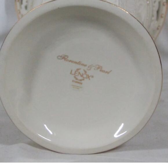 RARE VINTAGE LENOX FLORENTINE & PEARL IVORY & GOLD SIZE 16” TALL VASE with box - Picture 4 of 5